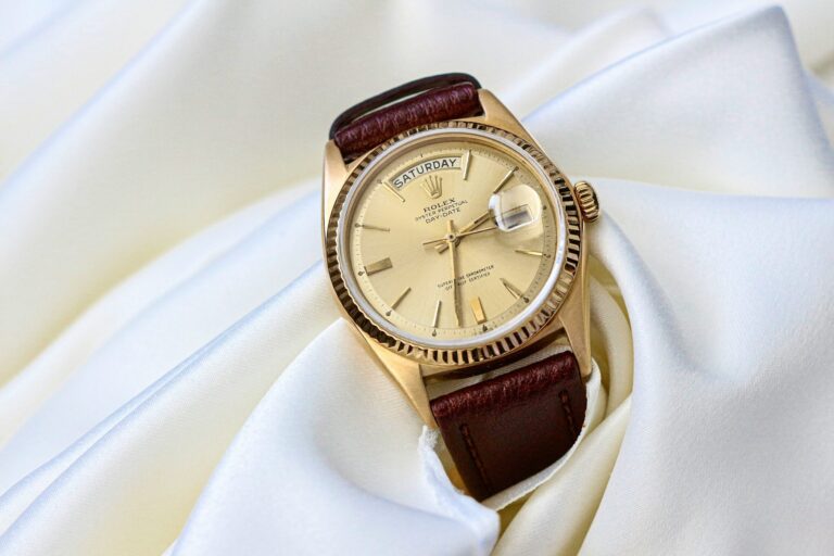 isabel-garza-wQbHY0M-YOk-unsplash Vintage Wistwatches: An Expert Guide. Rolex Oyster Perpetual Day-Date
