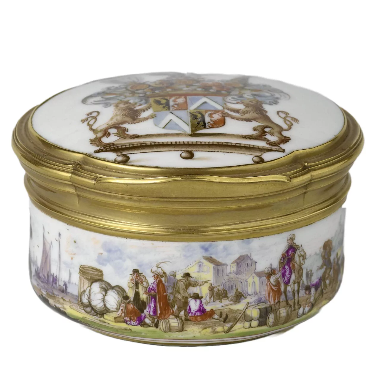 Porcelain and gold snuff box by Meissen, painted with the coat of arms of Heinrich Count von Brühl, circa 1737.