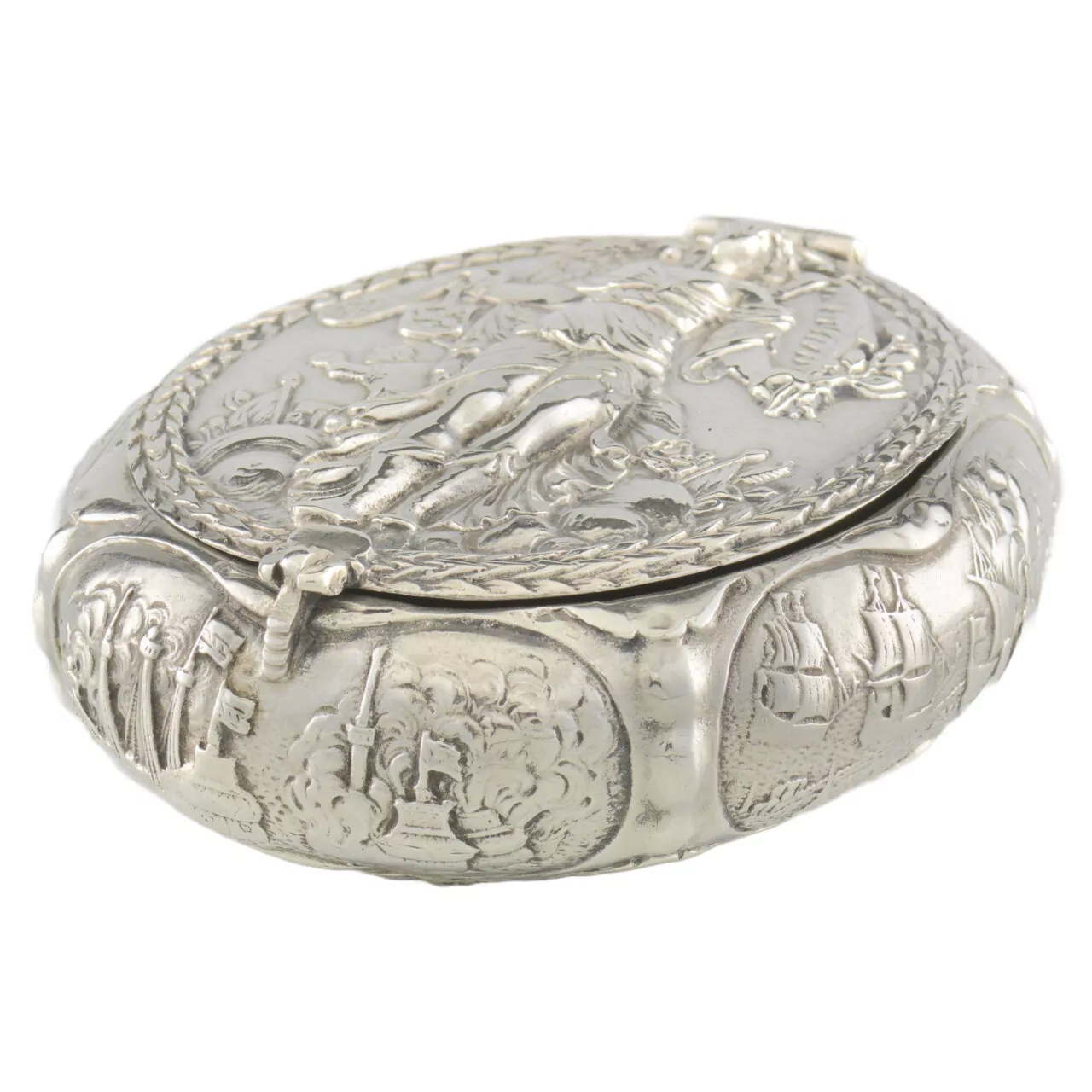 Dutch silver snuff box, decorated on one side with the Dutch Virgin trampling England, the reverse with an allusion to the peace of Breda, circa 1667.